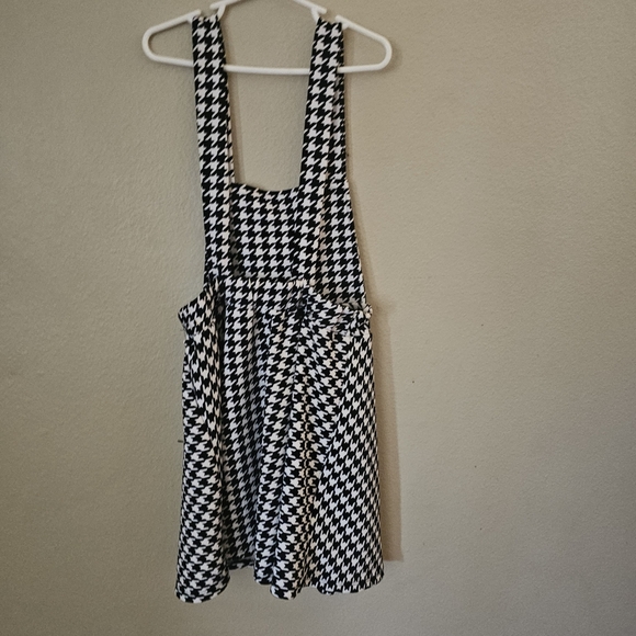 Lily Bleu Black and White Patterned Dress - Picture 4 of 6